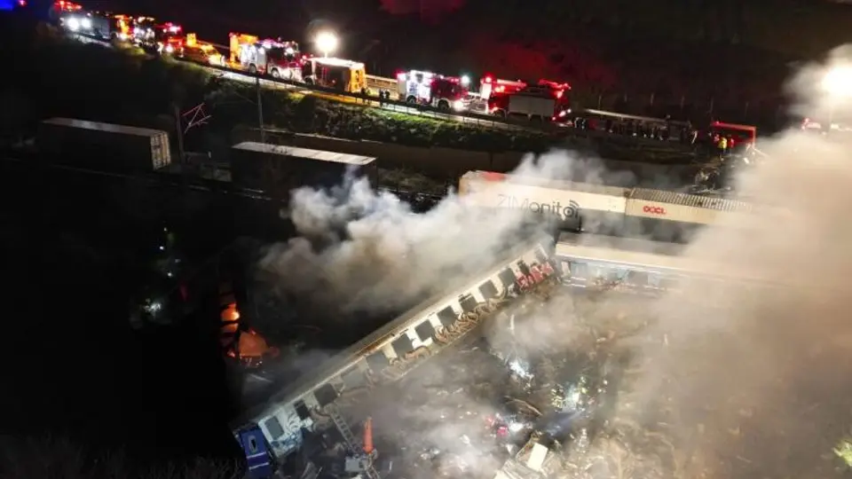 Choque de trenes en Grecia hace que el AEK de Orbelín Pineda ante Olympiacos se posponga