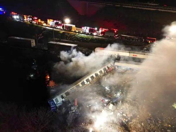 Choque de trenes en Grecia hace que el AEK de Orbelín Pineda ante Olympiacos se posponga