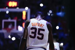 Kevin Durant firma de por vida con histórica marca deportiva