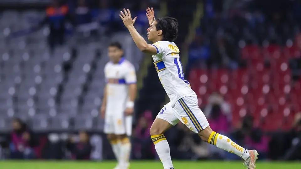 Diego Lainez debutó en el Azteca frente a Cruz Azul
