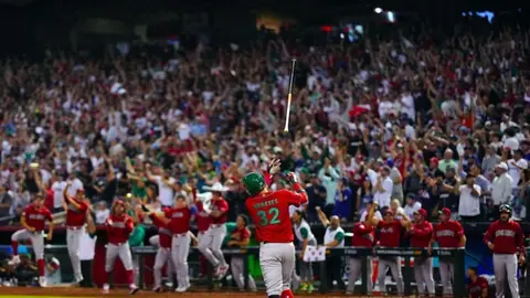 Clásico Mundial: Aficionados mexicanos cantan 'Cielito Lindo' en el estadio