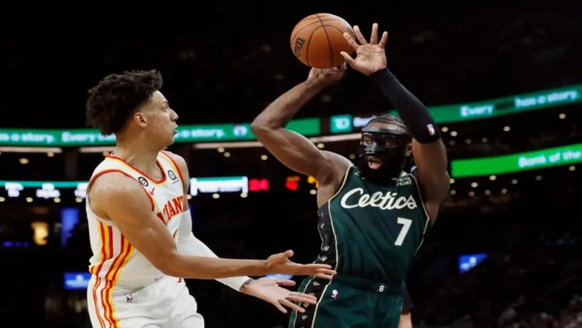 Celtics abren serie venciendo a Hawks con Jaylen Brown y Jayson Tatum como figuras