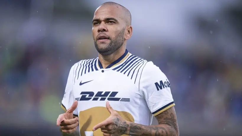 Dani Alves: Cabizbajo y sin comer, así fue su primera noche en prisión