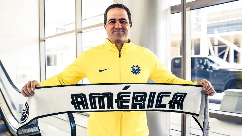 América: André Jardine firma playeras de Las Águilas como nuevo DT