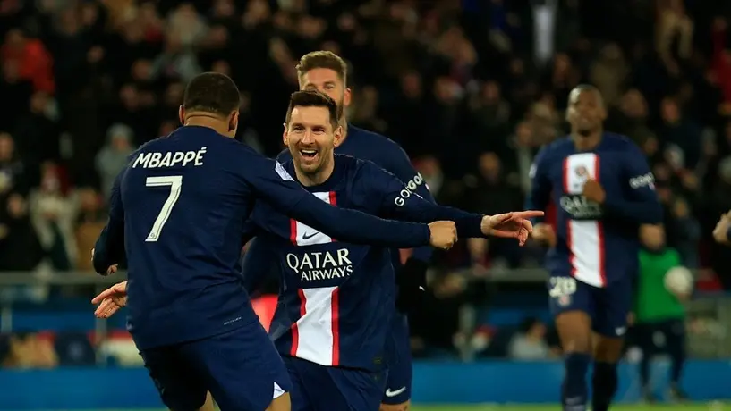 Maestra uso a Mbappé y Messi cómo método para que alumnos guardaran silencio