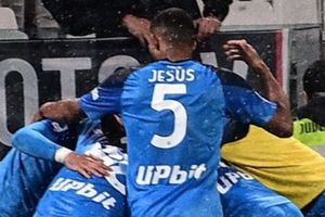 Napoli fue recibido por más de 10 mil personas tras vencer a la Juve