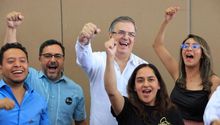 Marcelo Ebrard fue a Catemaco a quitarse las "malas vibras"