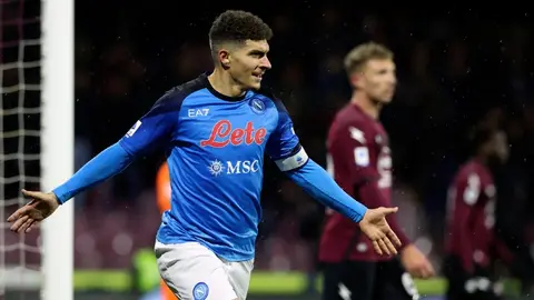 Serie A: Chucky le gana el duelo a Ochoa; Napoli vence con facilidad a Salernitana