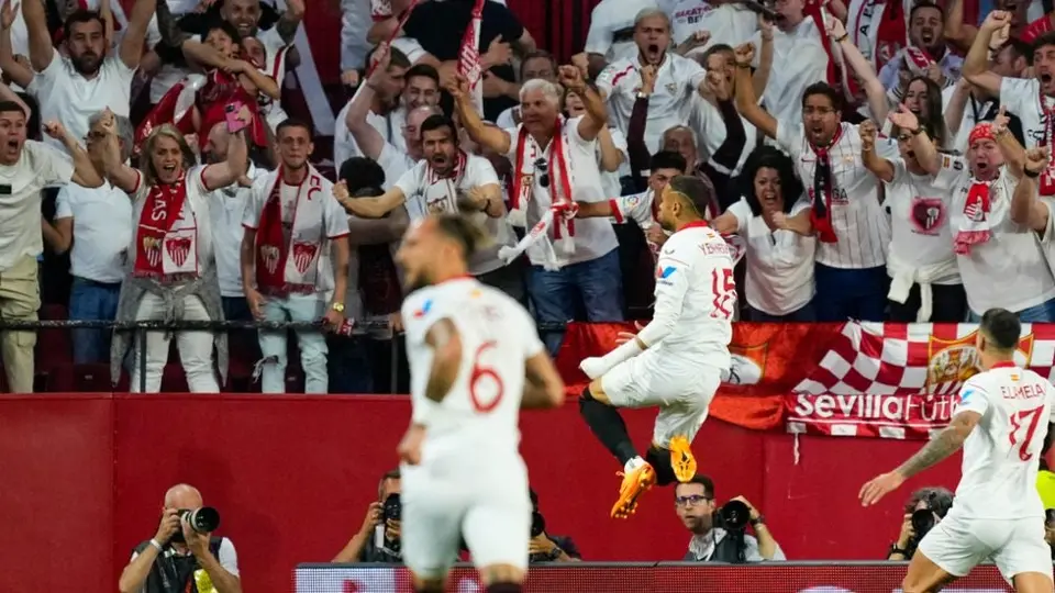 Sevilla sigue dominando en Europa League y elimina al Manchester United