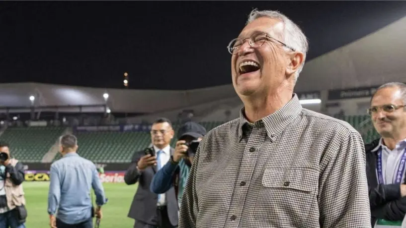 Con cartulina fluorescente, Ricardo Salinas 'busca' jugadores para Mazatlán: "Con ganas de ganar"