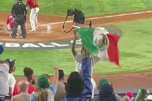 6ix9ine es captado en supuesto estado de ebriedad y se pelea en el Clásico Mundial de Beisbol