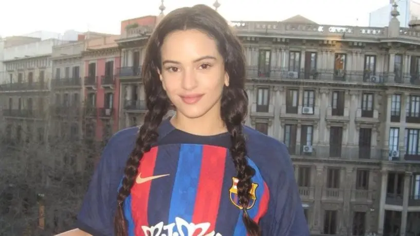Barcelona lucirá en su jersey el logotipo de Rosalía en el Clásico de LaLiga