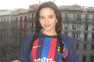 Barcelona lucirá en su jersey el logotipo de Rosalía en el Clásico de LaLiga