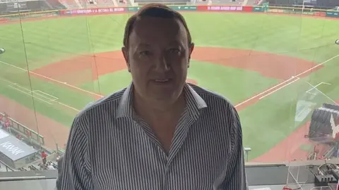 Toño de Valdés narra el México vs Canadá en Twitch a falta de derechos de transmisión