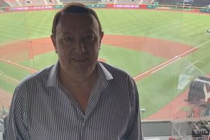 Toño de Valdés narra el México vs Canadá en Twitch a falta de derechos de transmisión