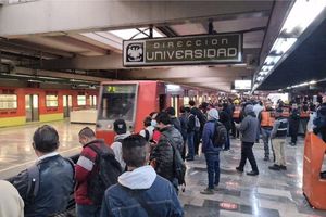 Línea 3 del Metro de la Ciudad de México colapsó por el doble Hoy no circula