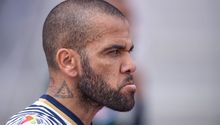Revelan mensajes entre mejor amigo de Dani Alves y prima de la presunta víctima