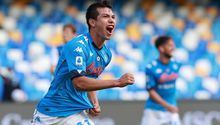 Chucky Lozano: Se toma la foto con un niño y le regala su playera