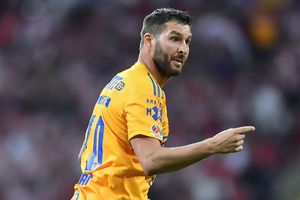 Gignac recuerda su origen gitano y cómo llegó lejos en el futbol, en comercial de marca de leche