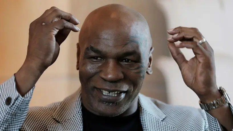 Mike Tyson sobre Canelo: "Ya no le gana a Benavidez, su mejor momento pasó"