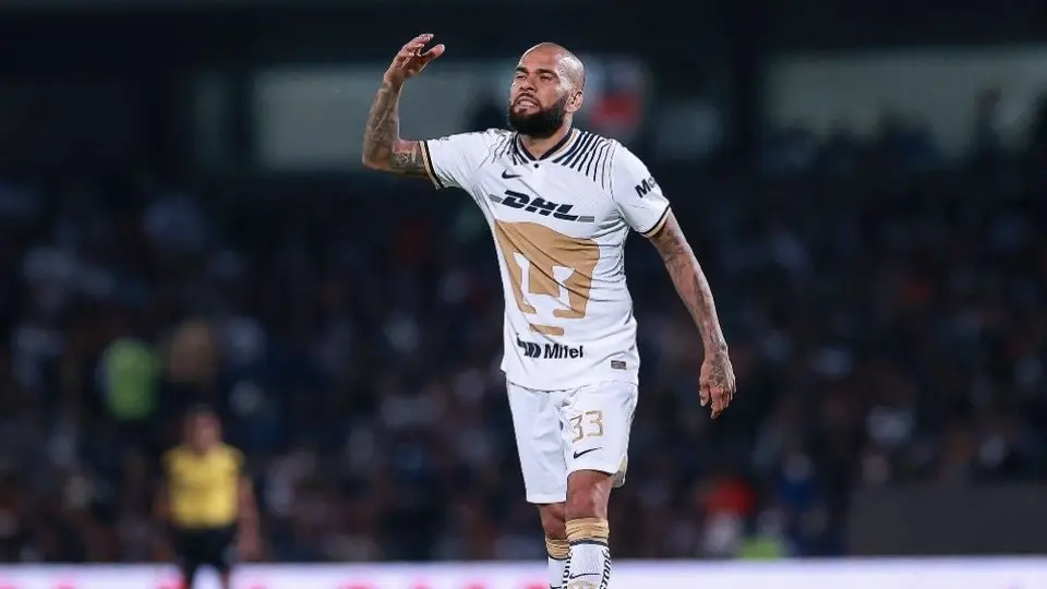 Pumas tomará acciones en contra de Dani Alves por incumplimiento de contrato