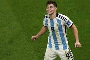 Julián Álvarez: Piden que la Araña se separe de su novia a través de firmas