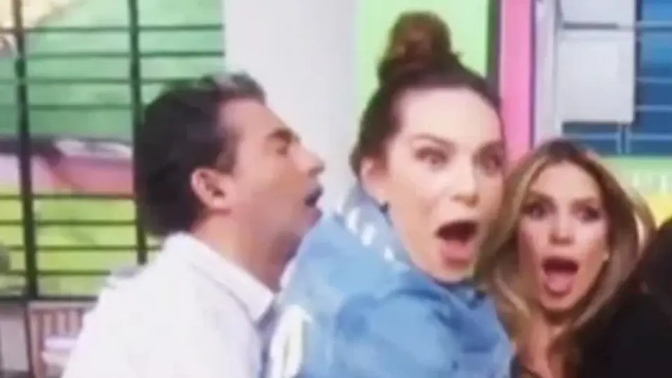 Tania Rincón, en incómodo momento por abrazo con 'apretón' del Negro Araiza