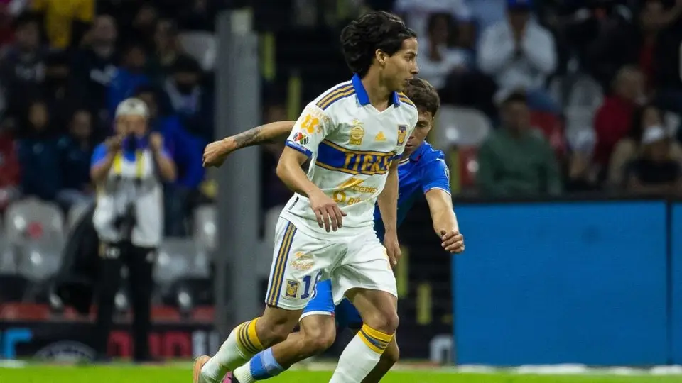 Diego Lainez brilló con jugada de vaselina durante su debut con Tigres ante Cruz Azul