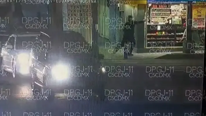 Madre de presunto asaltante abatido fuera de un Oxxo llora por su hijo: '¡Mi bebé, mi bebé!'