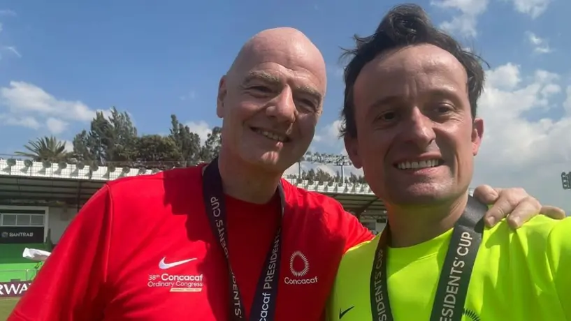 Mikel Arriola presumió foto con Gianni Infantino