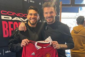 Henry Martín: Convivió con David Beckham durante la visita del inglés a CDMX