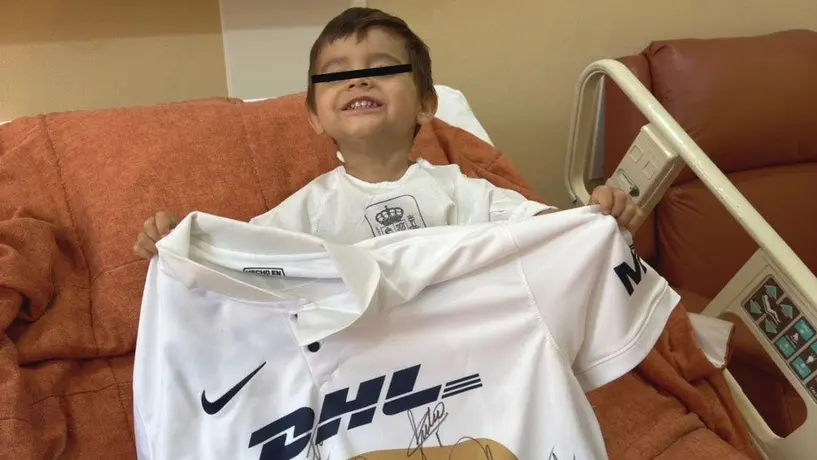 Pumas donó playera autografiada para una noble causa