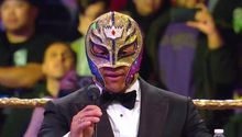 Rey Mysterio es inducido al Salón de la Fama de la WWE
