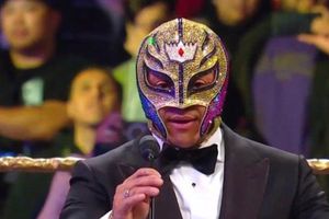 Rey Mysterio es inducido al Salón de la Fama de la WWE