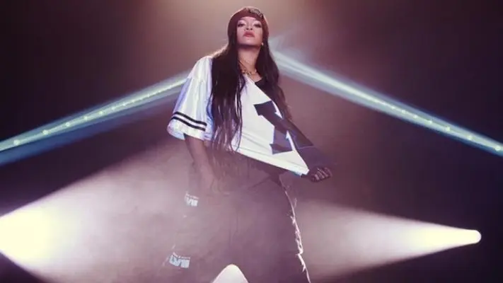 Rihanna: Lanzó línea de ropa del Superbowl