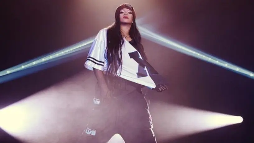 Rihanna: Lanzó línea de ropa del Superbowl