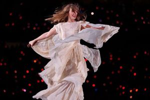 Taylor Swift se comió un mosco durante su presentación en Chicago