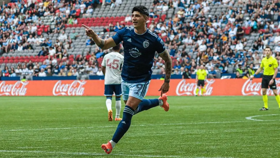 Alan Pulido se lució con golazo de cabeza ante Vancouver en la MLS