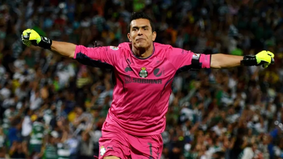 Oswaldo Sánchez se cataloga como un 'arquero icónico' al compararse con Legolas
