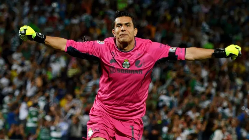 Oswaldo Sánchez se cataloga como un 'arquero icónico' al compararse con Legolas