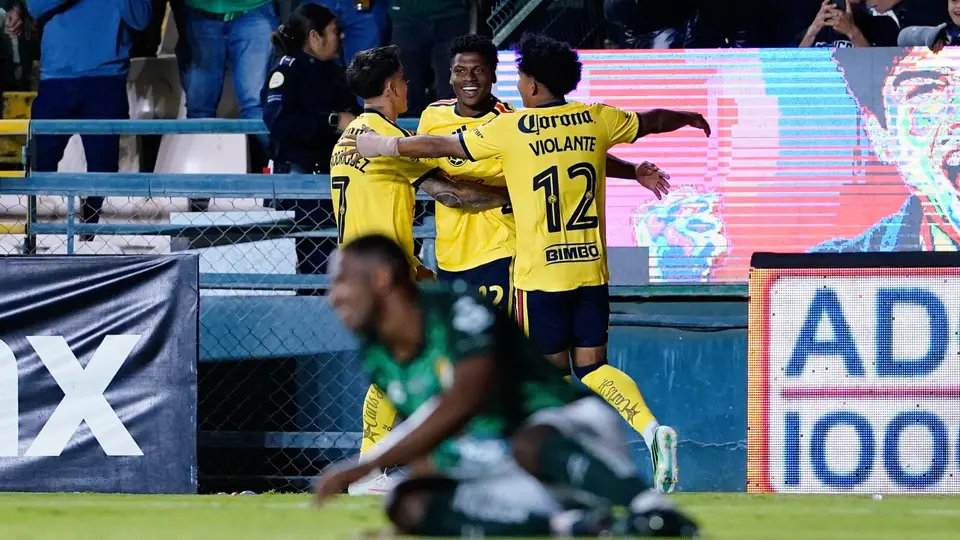 Jugadores de América en celebración de un gol en la Liga MX | IMAGO 7