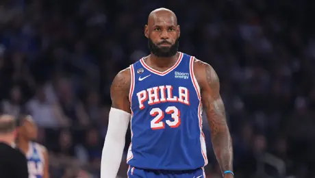 LeBron James y Jaylen Brown ilusionan a Filadelfia con debut de ensueño ante los campeones Knicks