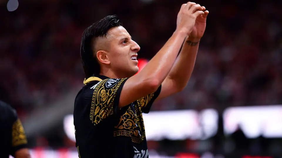 Piojo Alvarado festeja el autogol conseguido para el Rebaño | MexSport