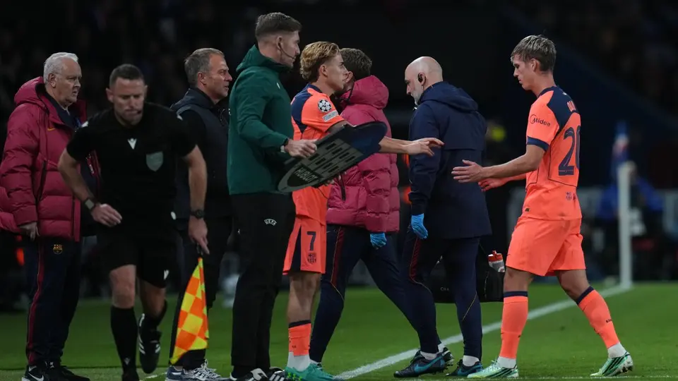Dani Olmo tras lesionarse en el partido de Barcelona contra PSG | AP