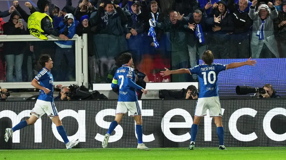 Nico paz tras anotar gol con el Como 1907 en Champions League | AP