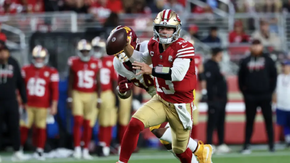 Brock Purdy, mariscal de campo de los San Francisco 49ers, en partido ante los Washington Commanders | AP