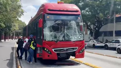 VIDEO: Chocan dos unidades del Metrobús; hay 27 lesionados