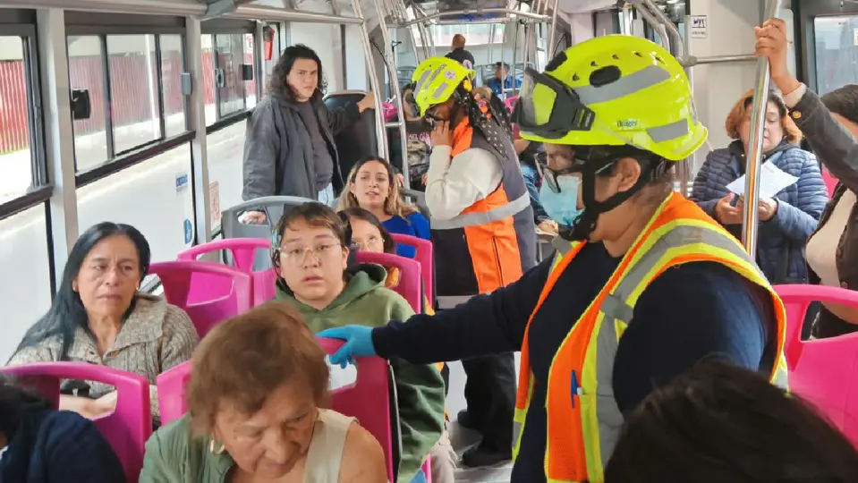 Los pasajeros fueron valorados dentro de la unidad y solo una personas fue trasladada al hospital / Especial