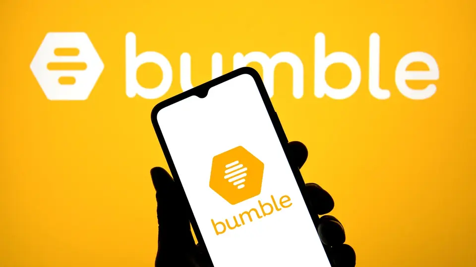 Más de 15 mujeres lo han señalado por presuntos fraudes en aplicaciones de citas./bumble