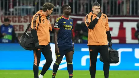 La lesión de Bukayo Saka que cambió la historia en el Bayern Munich vs Arsenal en Champions League
